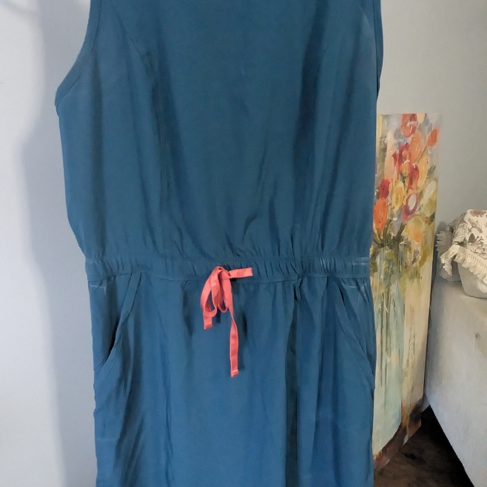 Elegant Blue Sleeveless Dress with Pink Accent